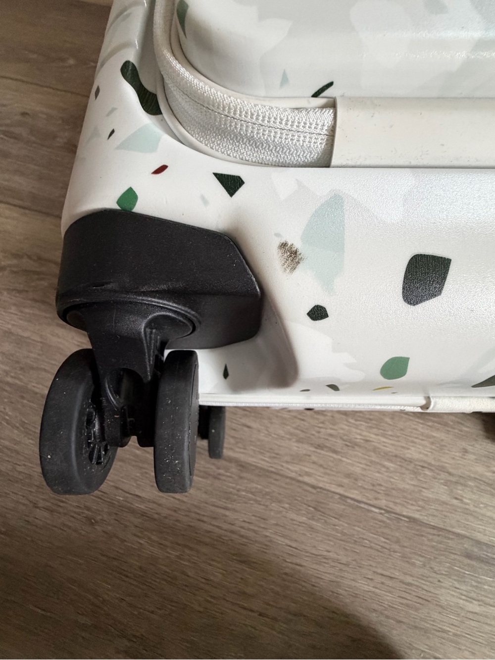 Beautiful Monos White Terrazzo-Print Carry-On Pro Plus Suitcase!! - Picture 11 of 16